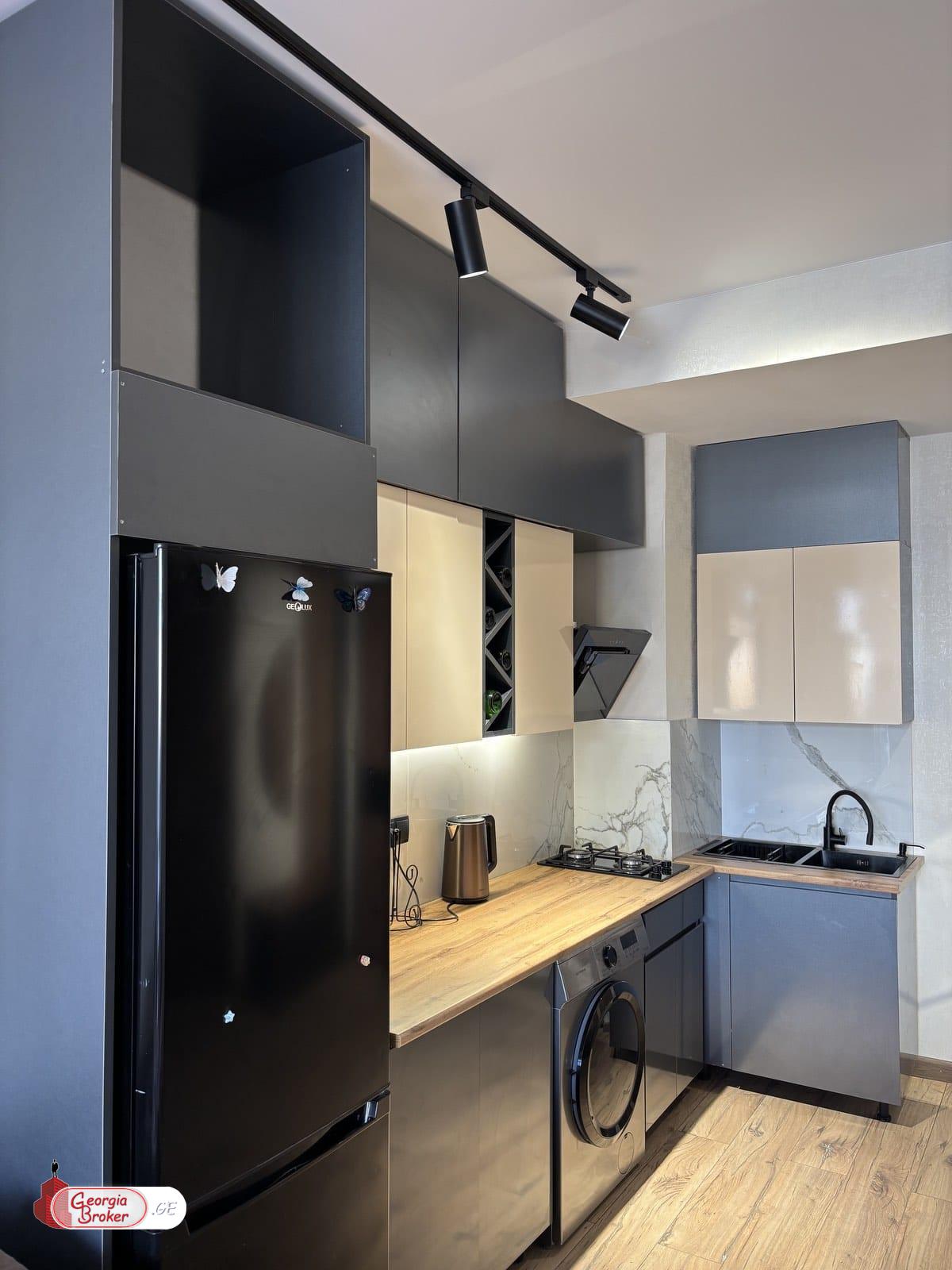 продается квартира с новым ремонтом 3-комнаты